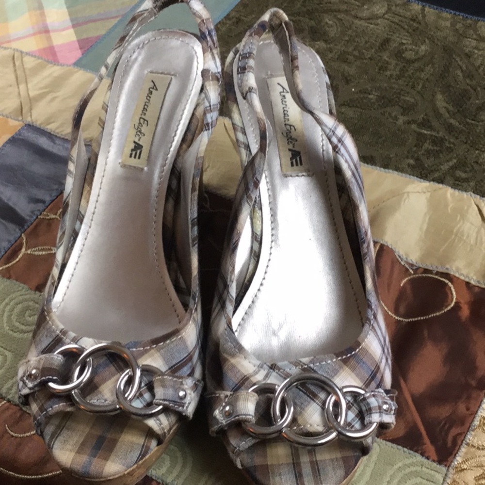 American Eagle Brown and White Wedges